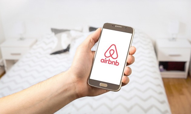 Az Airbnb beadta a derekát