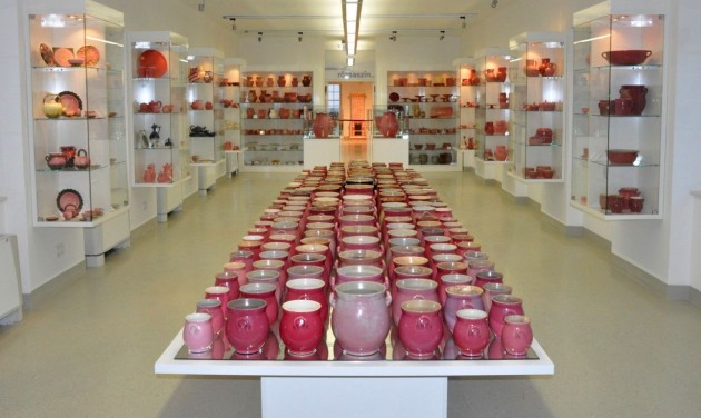 Tíz éve látogatható a rózsaszín Zsolnay-porcelánokból álló kiállítás Pécsen