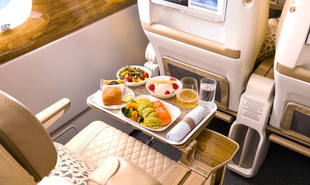 40 millió csokiszelet, tízezer kiló kaviár – mutatjuk, mit esznek az utasok az Emirates fedélzetén