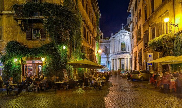 Megrohamozták az olaszok az éttermek teraszait és a múzeumokat