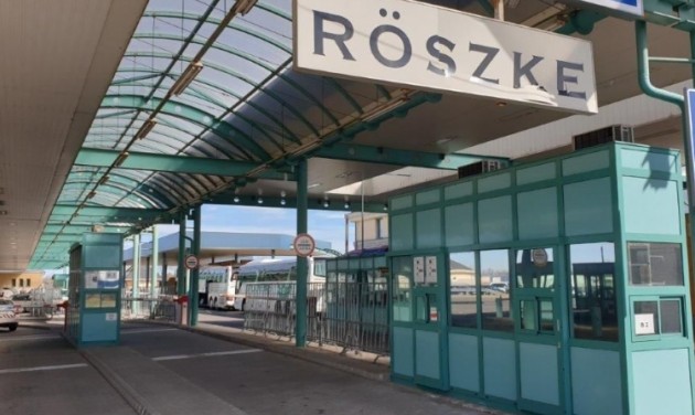Meghosszabbított nyitvatartás a röszkei közúti határátkelőhelyen