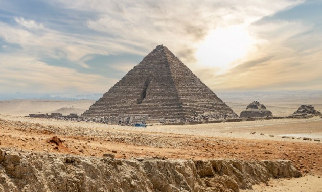 Óriási felháborodást váltott ki a gízai piramis felújítása – videó