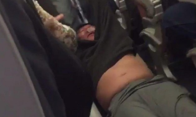 Bocsánatot kért a United Airlines vezérigazgatója a lerángatott utas miatt
