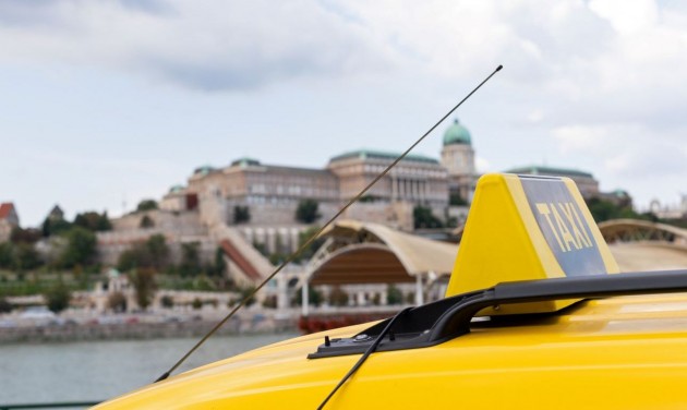 Hétfőtől drágulnak a taxis tarifák Budapesten