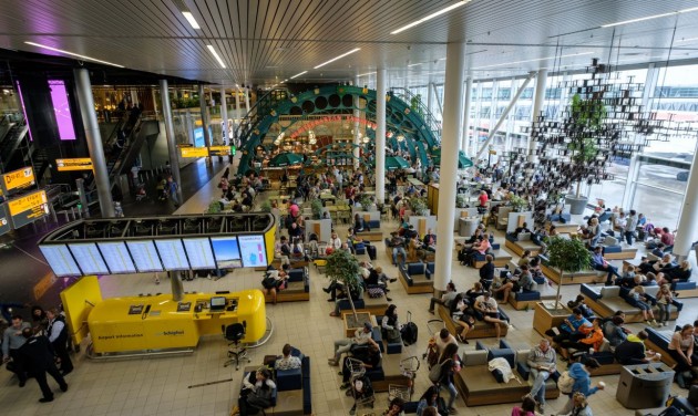 Az átszálló légi utasok megsarcolására készül Hollandia