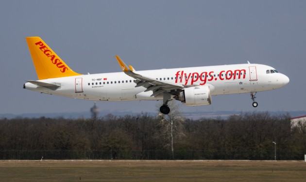 Evakuálták a Pegasus Airlines A320-asát Düsseldorfban