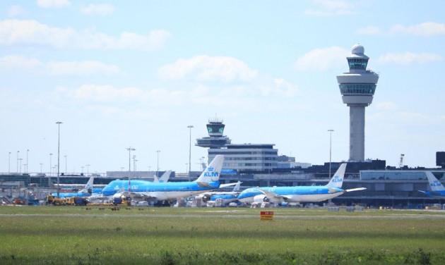Tovább csökkenti utaskapacitását az amszterdami reptér, távozott a vezérigazgató