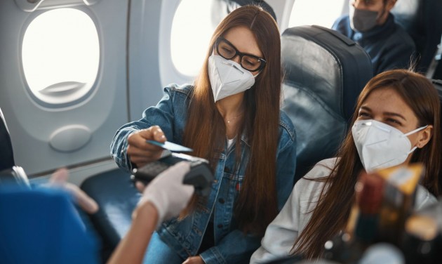 Biztonságosnak, viszont körülményesnek tartják az utasok a repülést