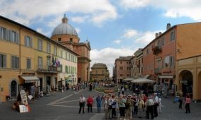 Vatikáni vasút viszi a turistákat a Castel Gandolfo-i pápai palotába