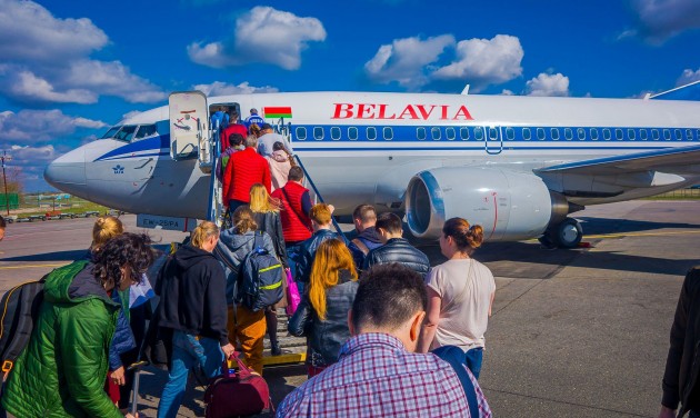 Szankciók Fehéroroszország ellen: törölt járatok, bajban a Belavia 