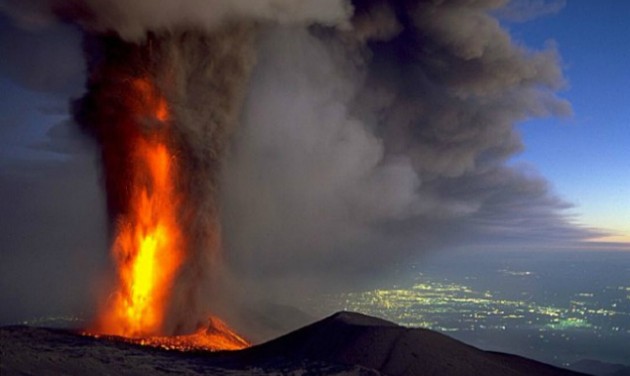 Kitört az Etna, lezárták Catania repülőterét 