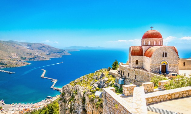 Görögország megszüntette az oltott beutazók tesztkötelezettségét 