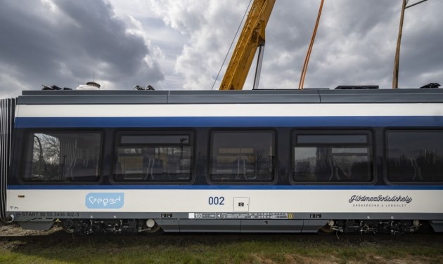 Megérkezett Magyarországra a második tram-train
