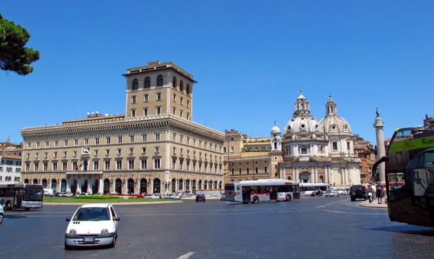Római műemlékbe csapódott egy turista drónja