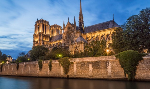 Visszakerült a kereszt a Notre-Dame huszártornyának csúcsára