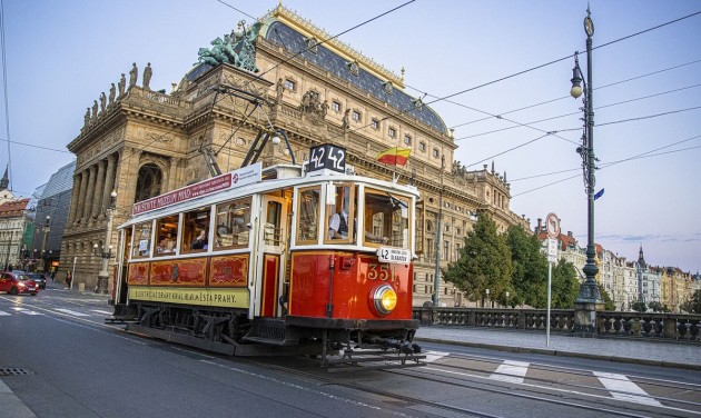 Meghosszabbított menetrenddel jár Prága városnéző villamosa