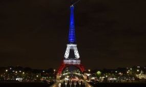Nemzeti színű kivilágítást kapott az újra megnyílt Eiffel-torony