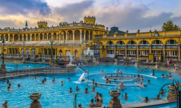 Július 7-én és 8-án este 8-ig tartanak nyitva a budapesti fürdők