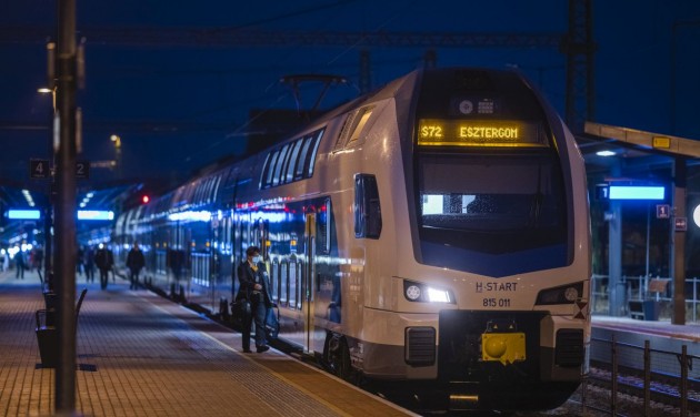 Már Budapest és Esztergom között is emeletes vonat közlekedik