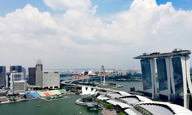 Üzleti reggeli: Szingapúrba levegőben és vízen