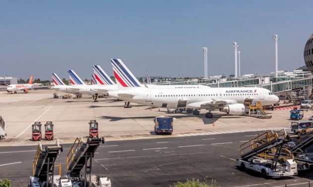 Fennakadások keletkeztek az európai légi közlekedésben a francia légiirányítók sztrájkja miatt