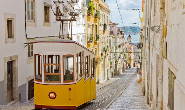 Portugáliába már teszt nélkül utazhatnak az oltott és a gyógyult turisták