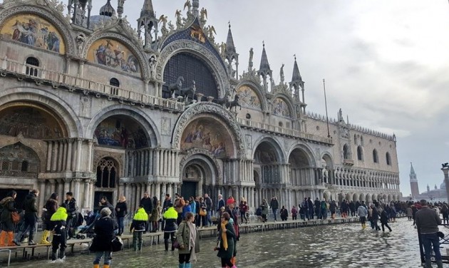 Velence: vasárnap újra tetőzik az árvíz