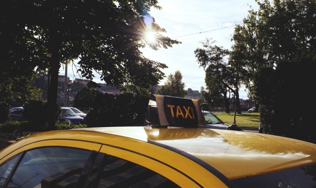 Tovább ellenőrzik a fővárosi taxisokat