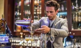 Magyarországon járt a világ egyik legismertebb bartendere