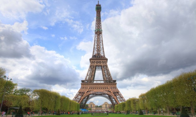 Golyóálló üvegfallal kerítik körbe az Eiffel-tornyot