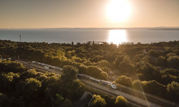 Már az előszezonban is több vonat jár a Balatonra
