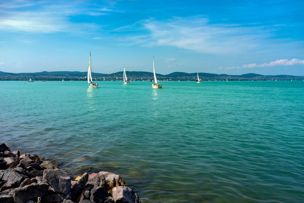 3,2 millió vendég választotta a Balaton szálláshelyeit 2024-ben ...